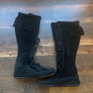 Black size 8 Minnetonka boots